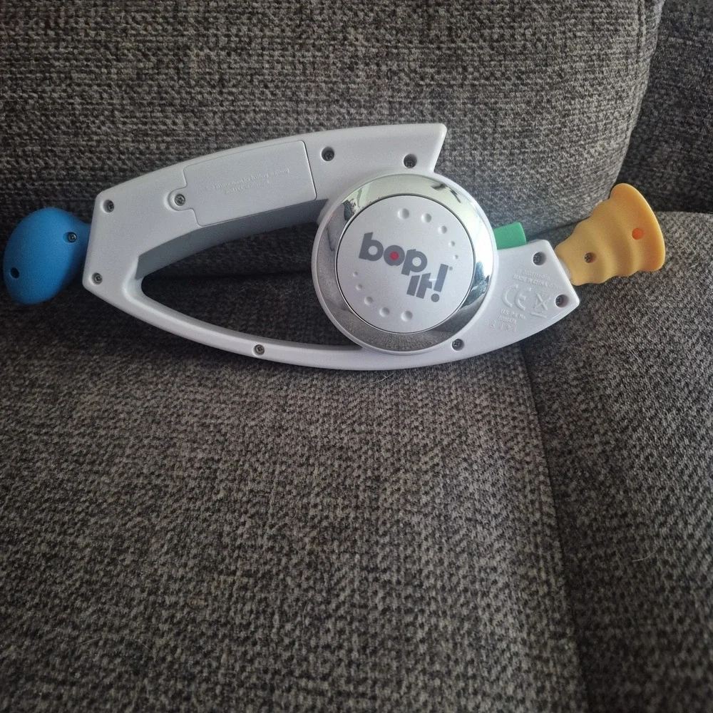 Bop It Hand Held Electronic Talking Game Hasbro 2008 - Tested & Works Great!